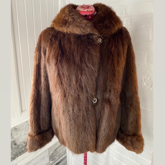Vintage Fur Coat  🇨🇦 - Picture 9 of 15